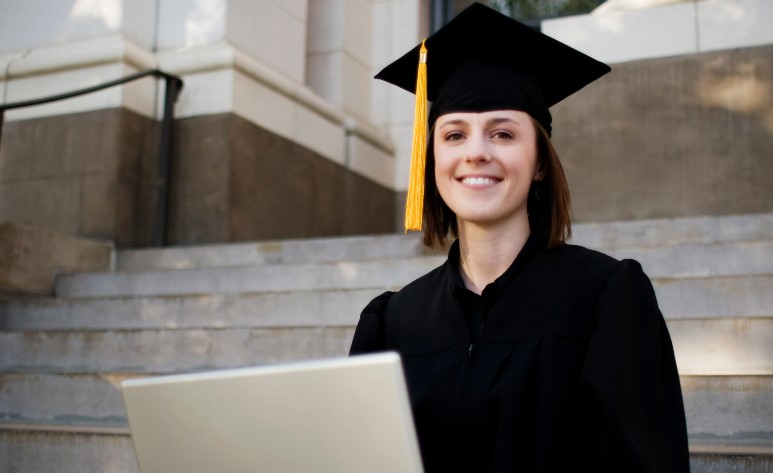 Why Online Degrees are Ideal for Mature Students