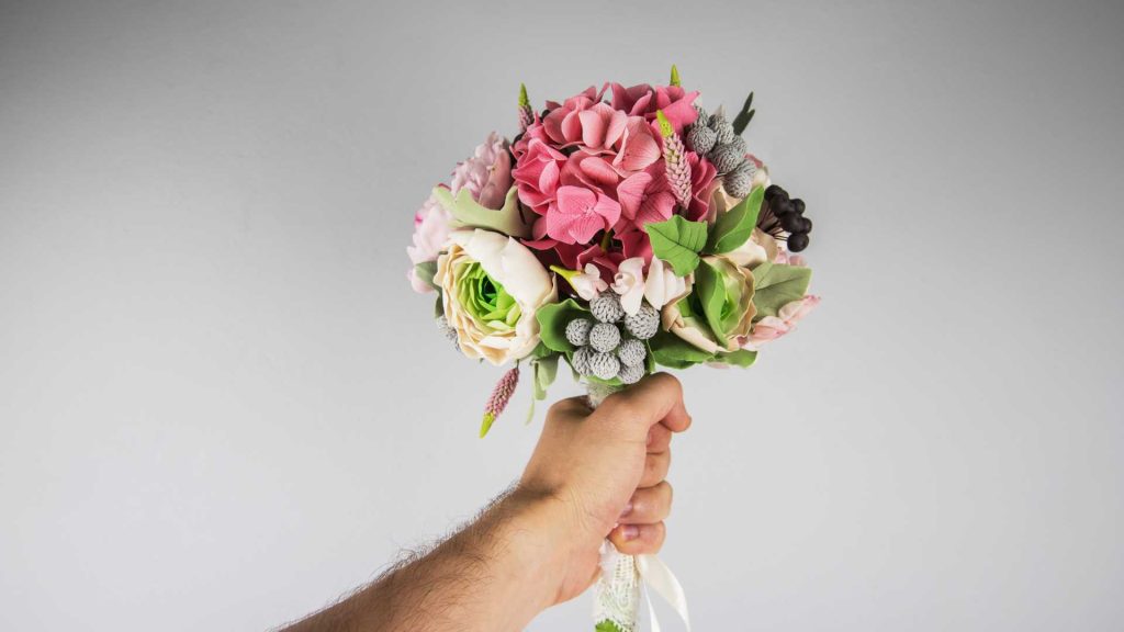 What Are the Crucial Moments for Giving Bouquets? What Are the Crucial Moments for Giving Bouquets
